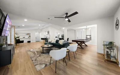 Photo 5 - Spacious 6 Bed House| Airport | Pet Friendly | AFB