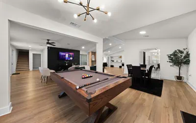 Photo 4 - Spacious 6 Bed House| Airport | Pet Friendly | AFB