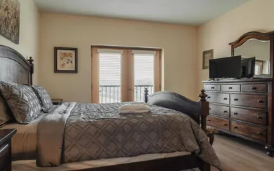 Photo 2 - Unit 5705 - Mountain View Condos