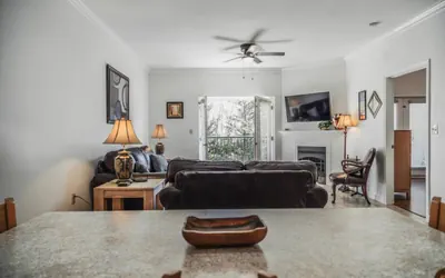 Photo 4 - Unit 5204 - Mountain View Condos