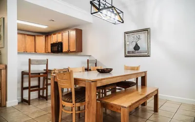 Photo 5 - Unit 5204 - Mountain View Condos