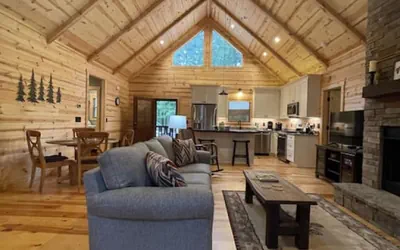 Photo 3 - Hollow Tree Hideaway - FREE Ticket for each night of your stay