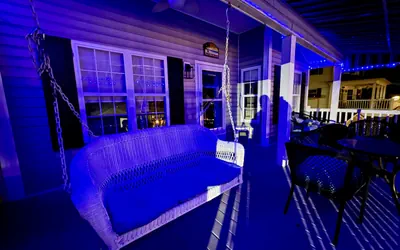 Photo 3 - 🌴 Stylish Beach House w/ Elevator + Limo Golf Cart | Pet Friendly | Ocean Lakes Family Campground