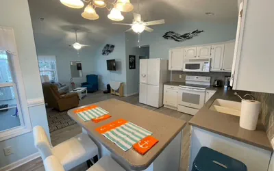 Photo 5 - 🌴 Stylish Beach House w/ Elevator + Limo Golf Cart | Pet Friendly | Ocean Lakes Family Campground