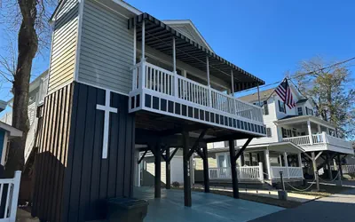 Photo 2 - 🌴 Stylish Beach House w/ Elevator + Limo Golf Cart | Pet Friendly | Ocean Lakes Family Campground
