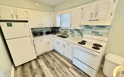 Photo 5 - Ocean Lakes 2BR | Golf Cart Included | Beach Cottage