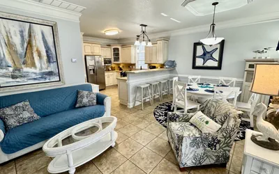 Photo 2 - 5-Bedroom Beach House in Ocean Lakes, 2 Golf Carts