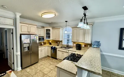 Photo 5 - 5-Bedroom Beach House in Ocean Lakes, 2 Golf Carts
