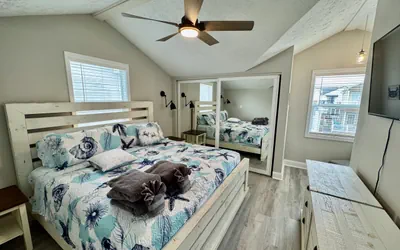 Photo 2 - 3 bedroom-2bath-Free Golf Cart-Steps from the beach