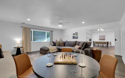 Cozy Home with Big Yard, Games, Fire Pit, Dogs OK