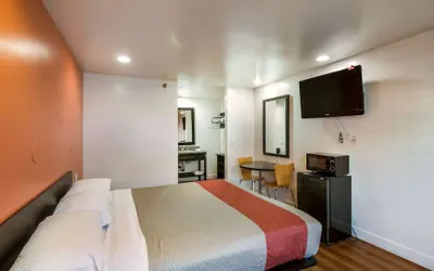 Photo 5 - Motel 6 Monterey Park, CA