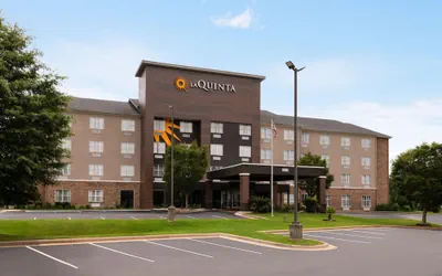 Photo 2 - La Quinta Inn & Suites by Wyndham Montgomery