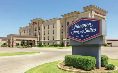 Photo 2 - Hampton Inn & Suites Enid