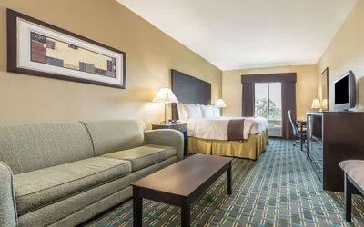 Photo 4 - Days Inn & Suites by Wyndham Mineral Wells