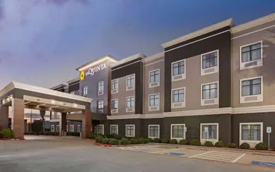 Photo 2 - La Quinta Inn & Suites By Wyndham Houston Pasadena North