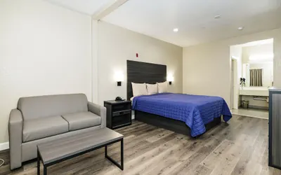 Photo 2 - Winchester Inn & Suites Humble/IAH/North Houston