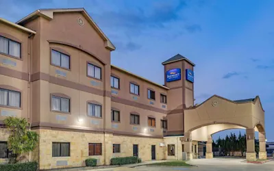Photo 2 - Baymont by Wyndham Cuero