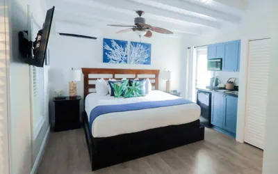 Photo 3 - Coconut Palm Inn