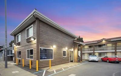 Bayhill Inn