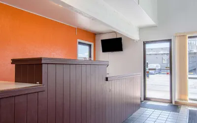 Photo 4 - Motel 6 Madras, OR