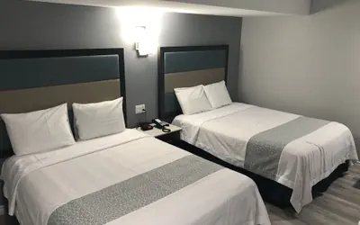 Photo 5 - Travelodge Inn & Suites by Wyndham West Covina
