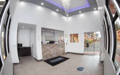 Photo 4 - Travelodge Inn & Suites by Wyndham West Covina