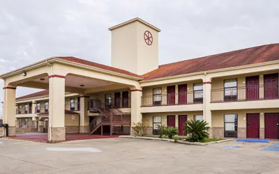 Photo 2 - OYO Hotel LSU