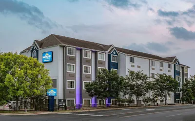 Photo 2 - Microtel Inn & Suites by Wyndham Austin Airport