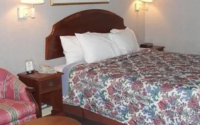 Photo 3 - Royal Inn Knoxville Airport Alcoa