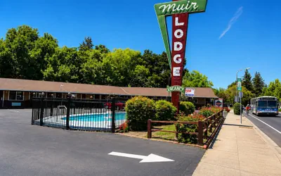 Photo 2 - Muir Lodge Motel