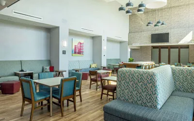 Photo 5 - Hampton Inn & Suites Cleburne