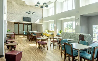 Photo 4 - Hampton Inn & Suites Cleburne