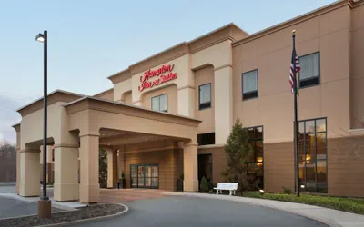 Photo 2 - Hampton Inn & Suites Mahwah