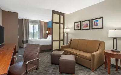 Photo 5 - Comfort Suites Huntersville near Lake Norman