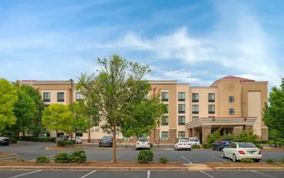 Comfort Suites Huntersville near Lake Norman