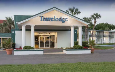 Photo 2 - Travelodge by Wyndham Lakeland