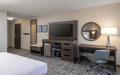 Photo 5 - Hampton Inn & Suites Manteca