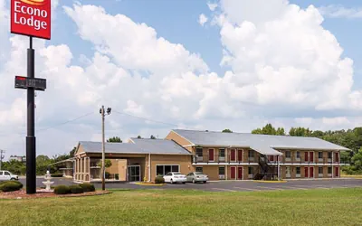 Photo 2 - Econo Lodge Pine Bluff