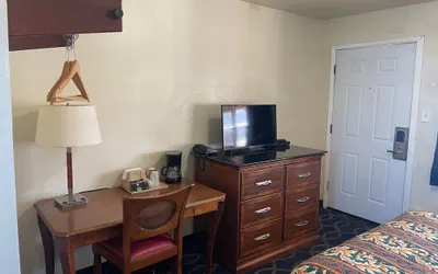 Photo 5 - Holiday Motel Oakdale