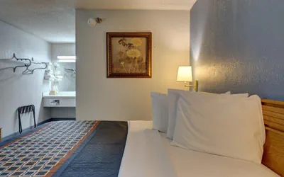 Photo 5 - Econo Lodge Branson Theater District