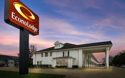 Photo 2 - Econo Lodge Branson Theater District