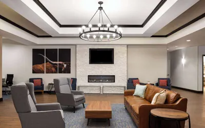 Photo 5 - La Quinta Inn & Suites by Wyndham Denton - University Drive