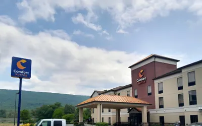 Photo 2 - Comfort Suites Altoona North