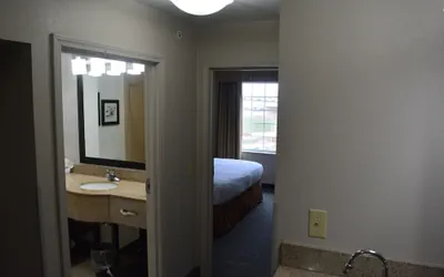 Photo 5 - Country Inn & Suites by Radisson, Oklahoma City - Quail Springs, OK