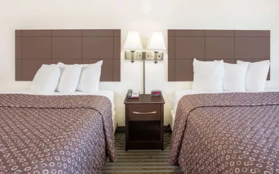 Photo 5 - Super 8 by Wyndham Cedar Falls IA - University