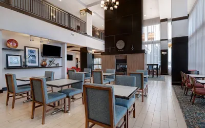 Photo 4 - Hampton Inn & Suites Seattle/Federal Way