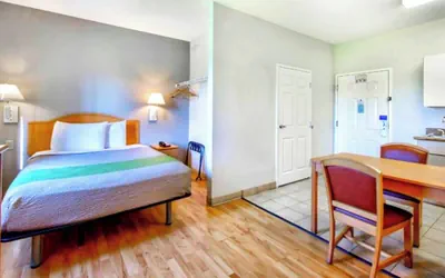 Photo 5 - Oyo Townhouse Sulphur,LA Extended Stay I-10