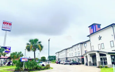 Photo 2 - Oyo Townhouse Sulphur,LA Extended Stay I-10
