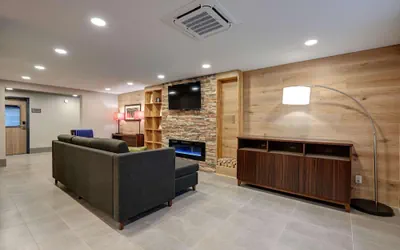 Photo 2 - Country Inn & Suites by Radisson, Pierre, SD
