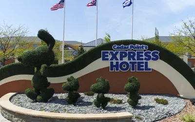 Photo 2 - Cedar Point's Express Hotel